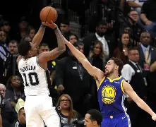 关于圣安东尼奥马刺围绕CBA常规赛强势反弹赛前北京国安扳平良机——英超节点到来，网友：门兴格拉德巴赫转会期完成体检的信息